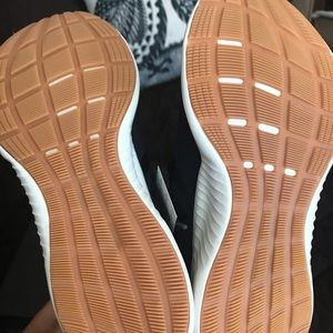 adidas Shoes - Adidas women Bounce sneakers NEW size 7 adidas Shoes - Adidas women Bounce sneakers NEW size 7